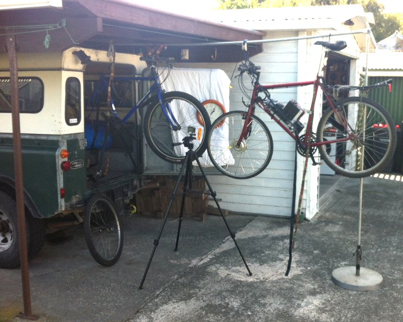 http://criggie.org.nz/pictures/ebike/test-setup-dukecity3.jpg